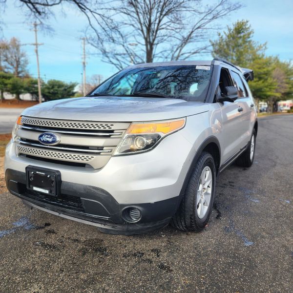 2014 Ford Explorer Base's photo