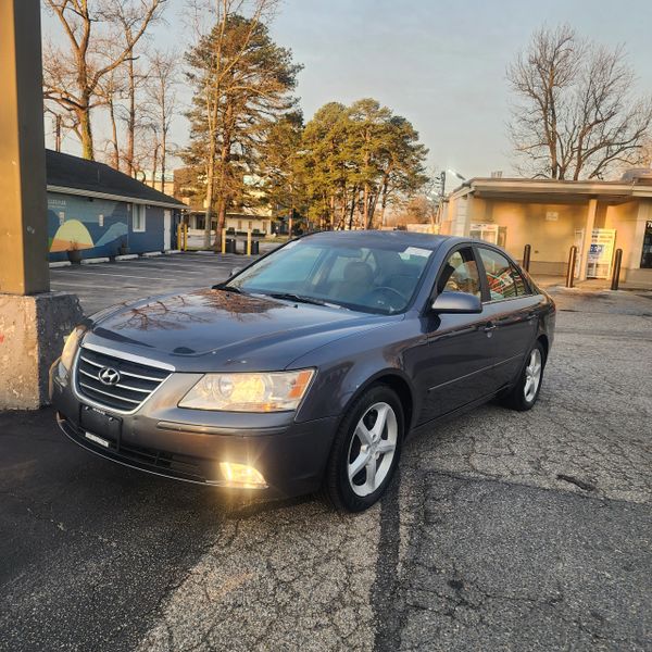 2010 Hyundai Sonata SE's photo