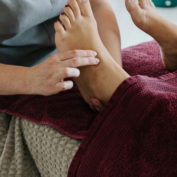 Foot reflexology during cancer