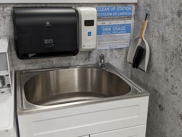 Hand wash sink