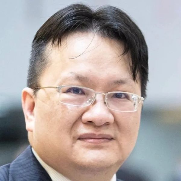 油尖旺區撲滅罪行委員會 主席
油尖旺關愛發展基金 副主席
油尖旺各界慶典委員會 副主席
中國香港特別行政區第六屆選舉委員會 成員
中國香港特別行政區人大代表選舉團 成員
醫療輔助隊少年團 榮譽監督