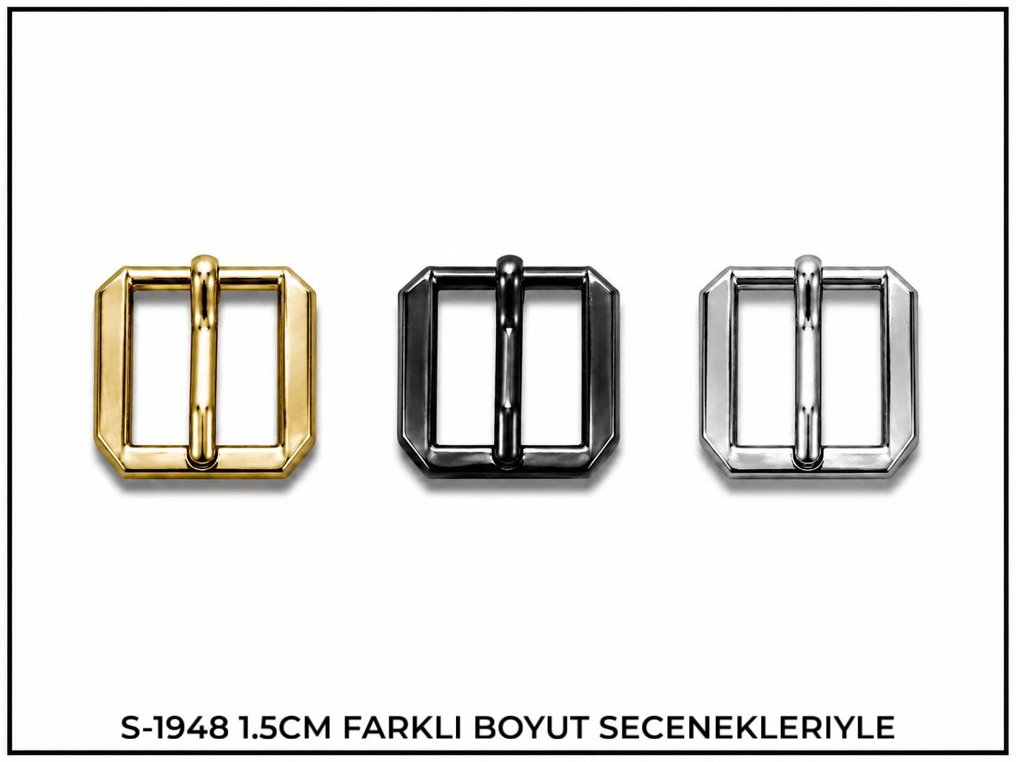 Üç farklı renkte kare toka seti.