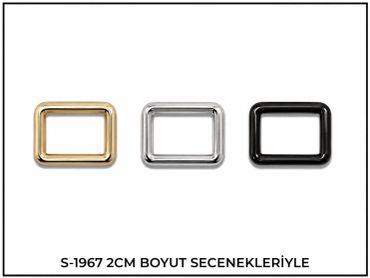 Altın, gümüş ve siyah metal kare toka seçenekleri.