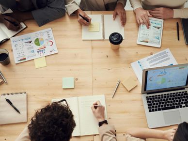 Danışmanlık
Marka kurma
Pazar araştırması
Fuar araştırması
Kumaş
Koleksiyon planlama
Üretim
Online