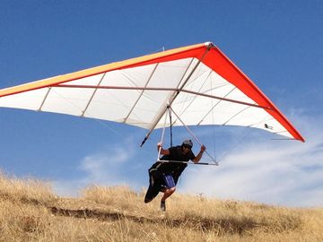 Wolfy playing around on a wills wing Alpha 235 hang glider