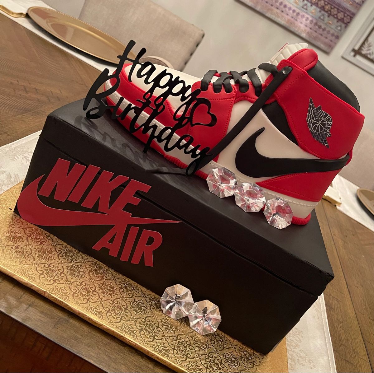 Nike shoe box - Decorated Cake by Cherry on Top Cakes - CakesDecor