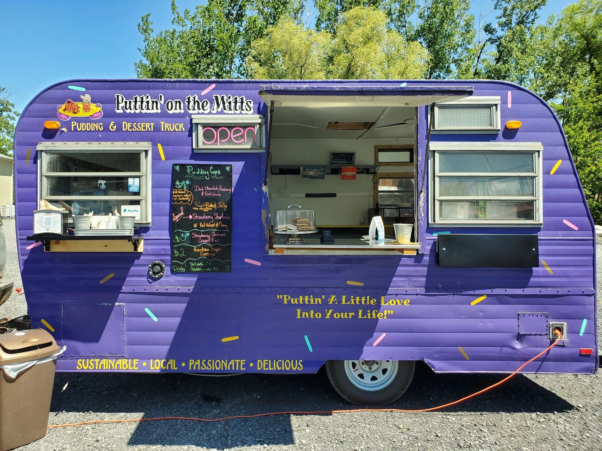 Puttin' On The Mitts - Food Truck, Dessert, Caterer