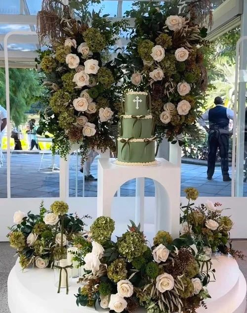 Styled Floral Installation ready for Hire