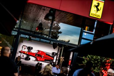 Formel 1 Ferrari an der Wand bei Eberlein in Kassel