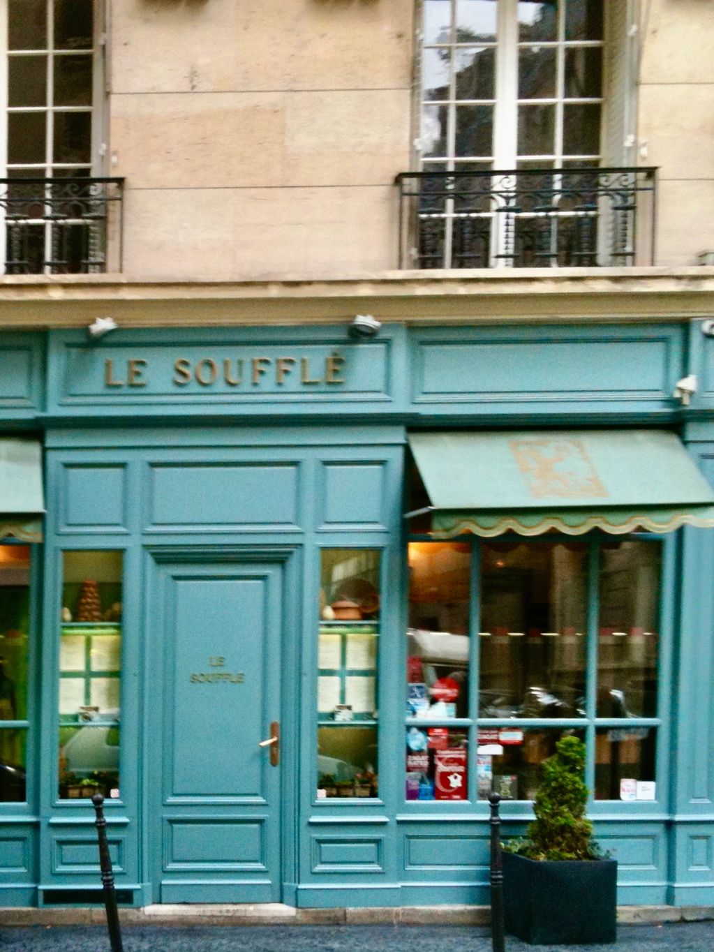Le Soufflé Restaurante Paris
https://maps.apple.com/?address=36%20Rue%20du%20Mont%20Thabor,%2075001%