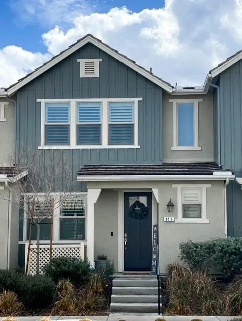 Represented client on the purchase and sale of this adorable south Corona townhouse.  
