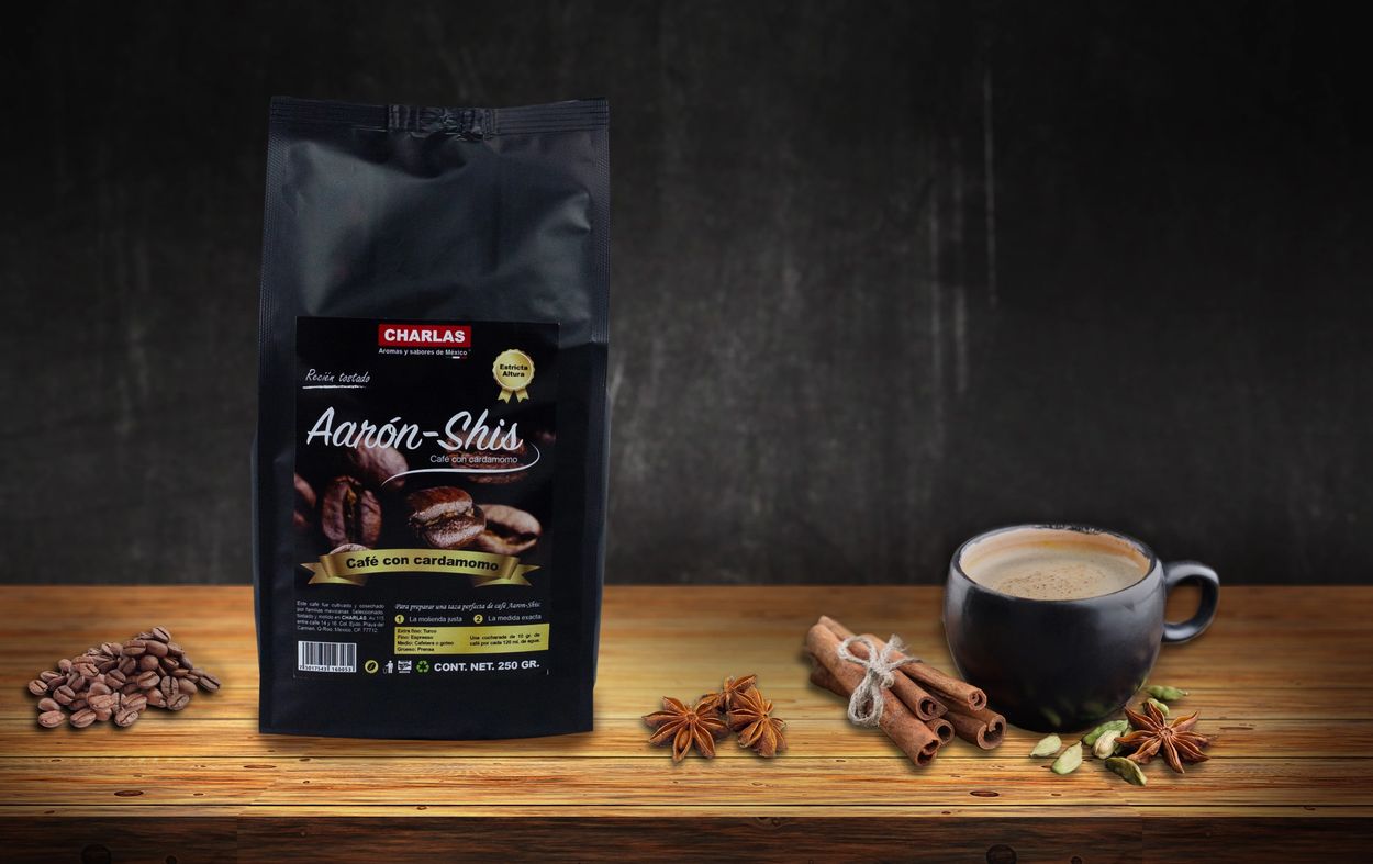 AarónShis® Es un café fusionado con cardamomo y especias, desde el tostado hasta su molienda. 