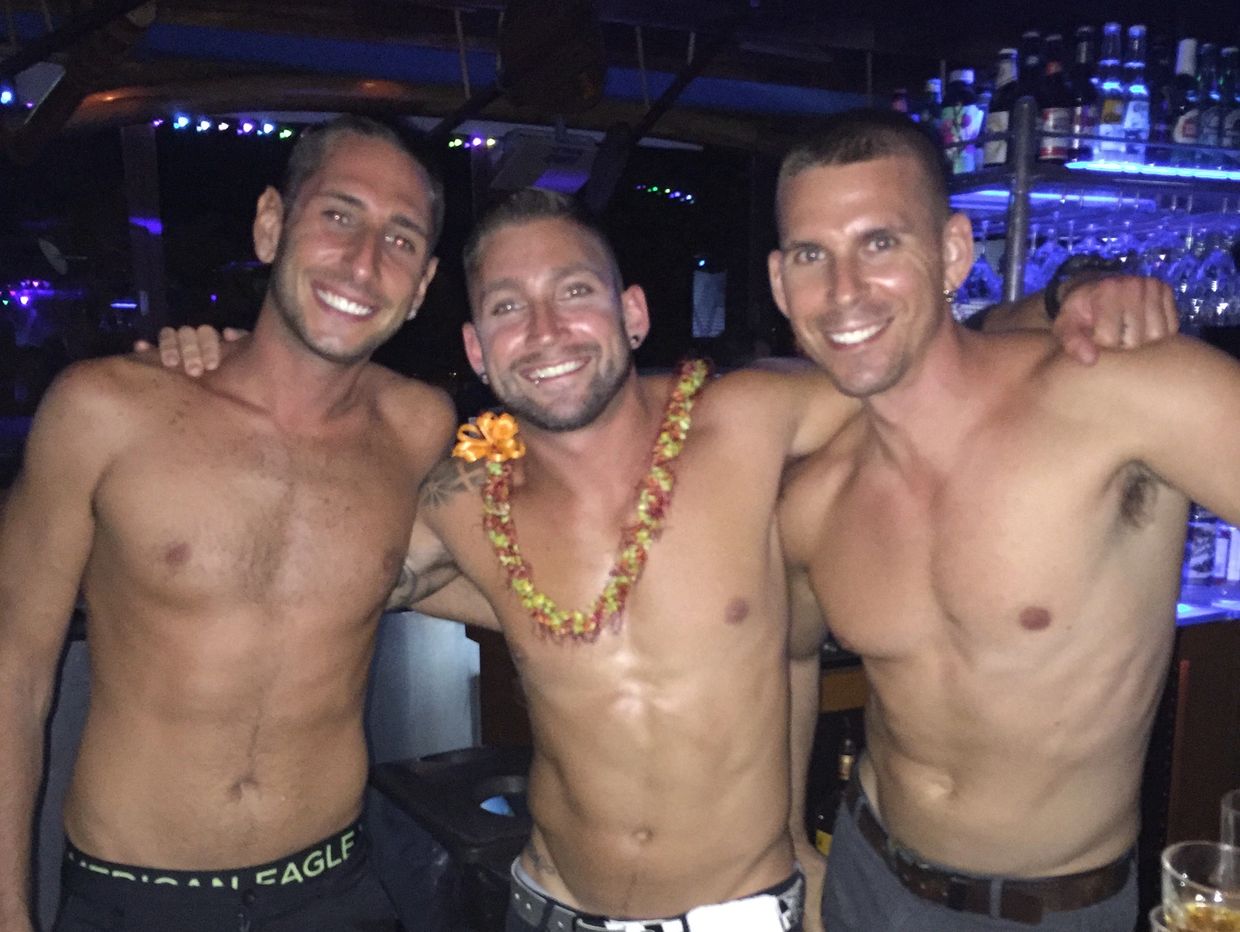 Oahu Gay Bars and Nightclubs, LGBTQ Hawaii Bars and Nightclubs, Gay Waikiki Bars, Gay Oahu Bars,