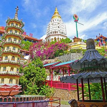 Situated strategically on a sprawling hill, Kek Lok Si is known as the jewel in the crown of heritag