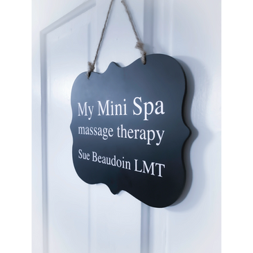 A sign on the door reads Mi MiniSpa