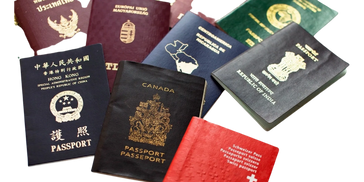 Passez à PalUpNow! Premium Canada et donnez votre accord pour un contrôle des documents d'identité.