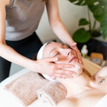 Facial. Tropic skincare.