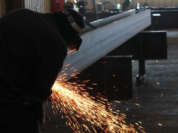 Steel cutting machine