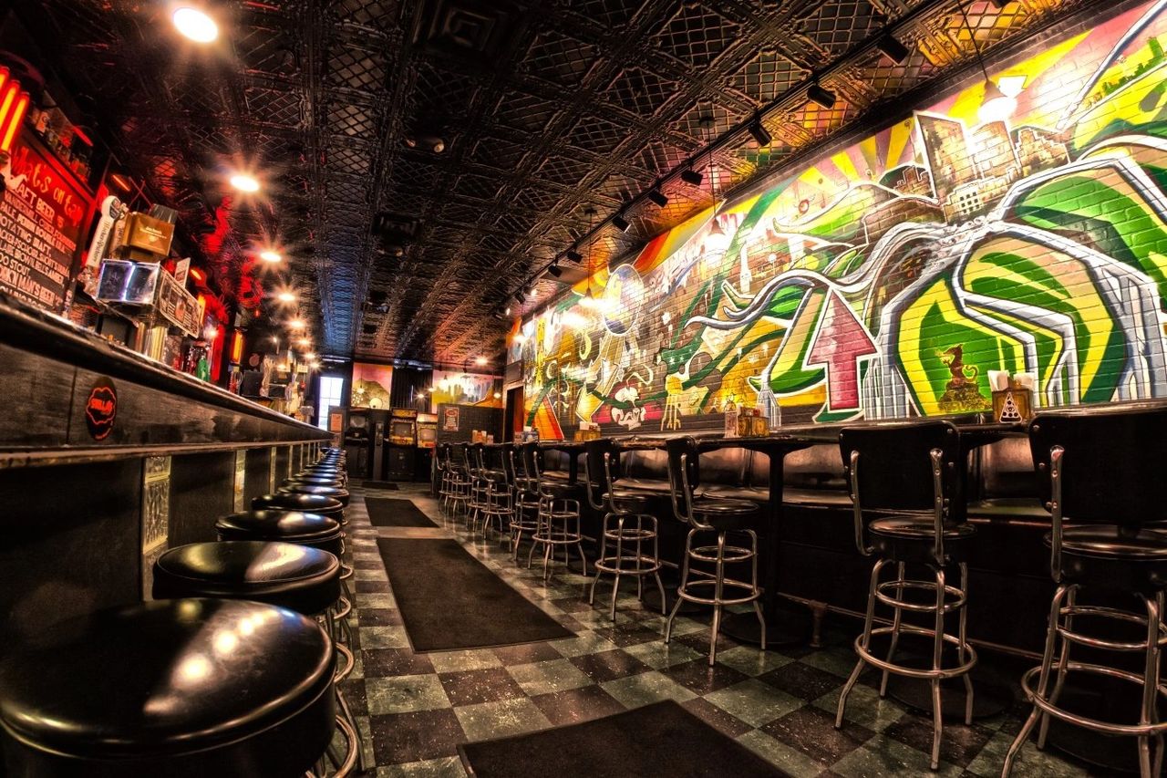 Stella’s Lounge
