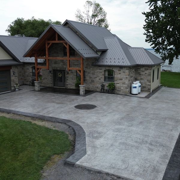 stationnement béton estampé