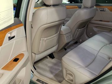 Each part of the car’s upholstery will be completely shampooed as well as vacuumed to get rid of stubborn dirt and staining.