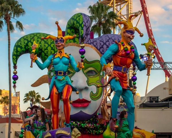 Jester floate at Universal Mardi Gras