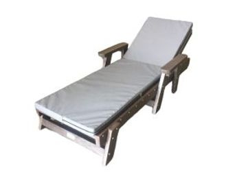 Pool or patio lounger made from recycled plastic