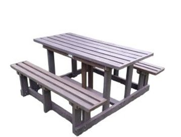 Picnic set made from recycled plastic