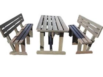 Loose table and chair picnic set made from recycled plastic