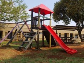 Basic Jungle Gym made from recycled plastic