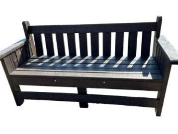 Lounger bench made from recycled plastic