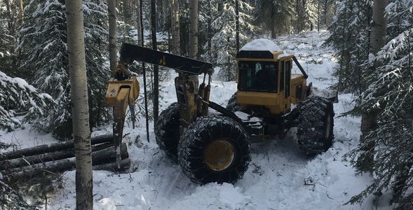 John Deere 748G Grapple Skidder grabbing a drag hauling it out on a skid trail.