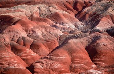 A colour landscape photo showing a segment of badlands found in Arizona, USA. 