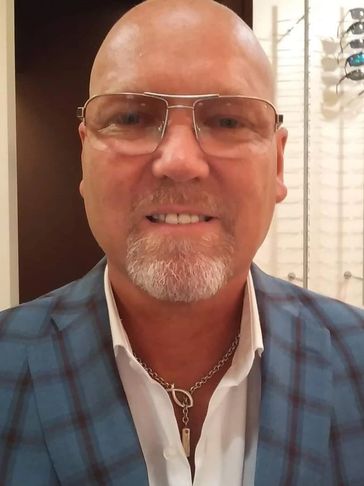 Bart Helmbreck. 25 years experience. Allow me to help you discover your eyewear personality. 