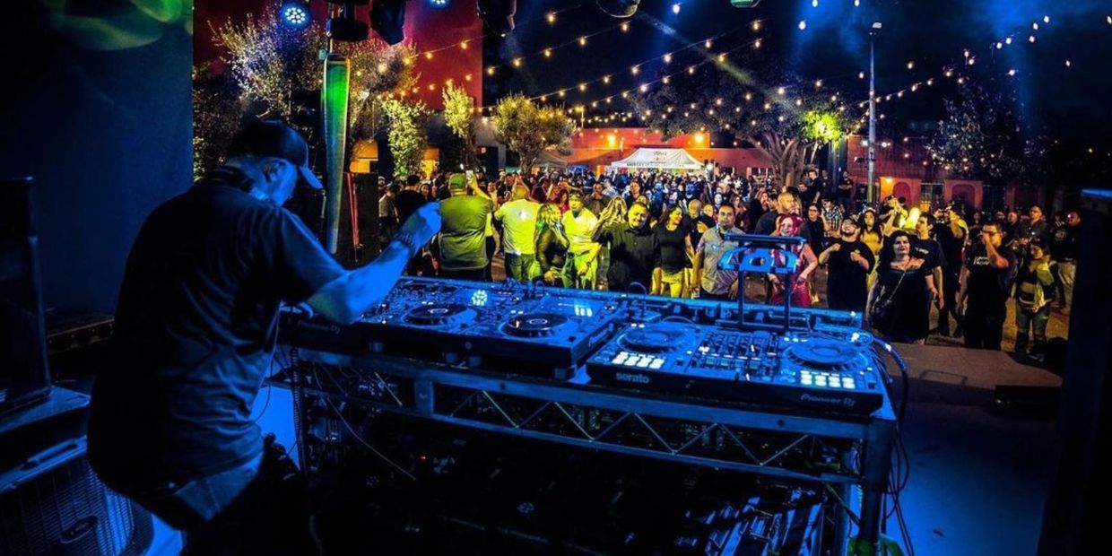DJ AJ Mora on main stage.

Photography by Juan Cazanova
https://www.instagram.com/juan_cazanova/
