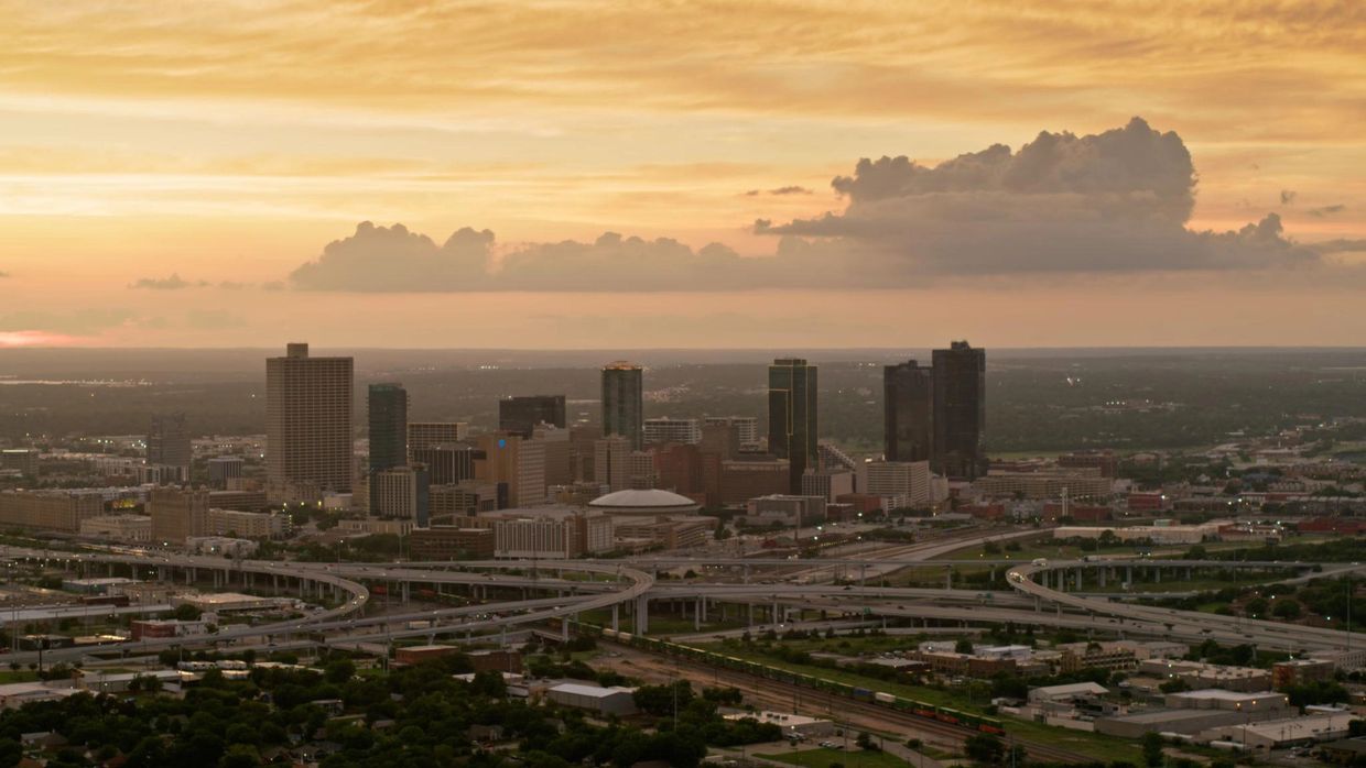 DFW investment environment with infrastructure continuity and metropolitan scalability.
