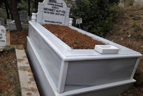 tek kişilik vazolu mezar