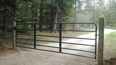 Driveway farm gate