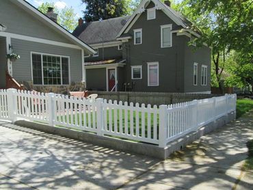 vinyl picket fence