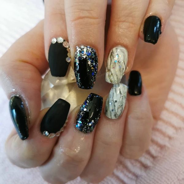 Acrylic nails. gel polish. nail art. black nails