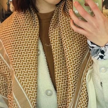 Gold Zeitoun Keffiyeh – an elegant olive-leaf pattern, delicately woven on antique looms in Syria.