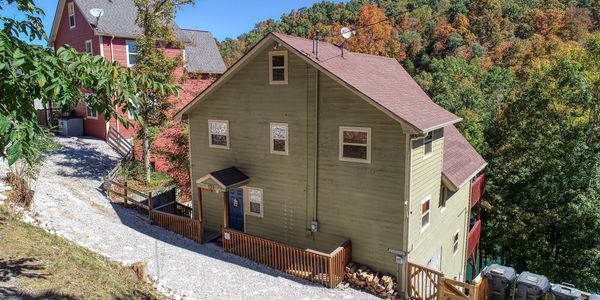 Welcome to Shore to Please, lakefront rental with a private dock on Norris Lake.