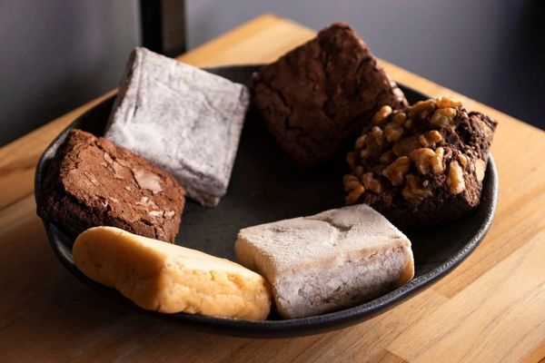 Brownies e Palhas Italianas da Doceria Zucker, perfeitos para qualquer momento do dia.