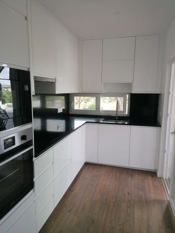Laminate floor installation