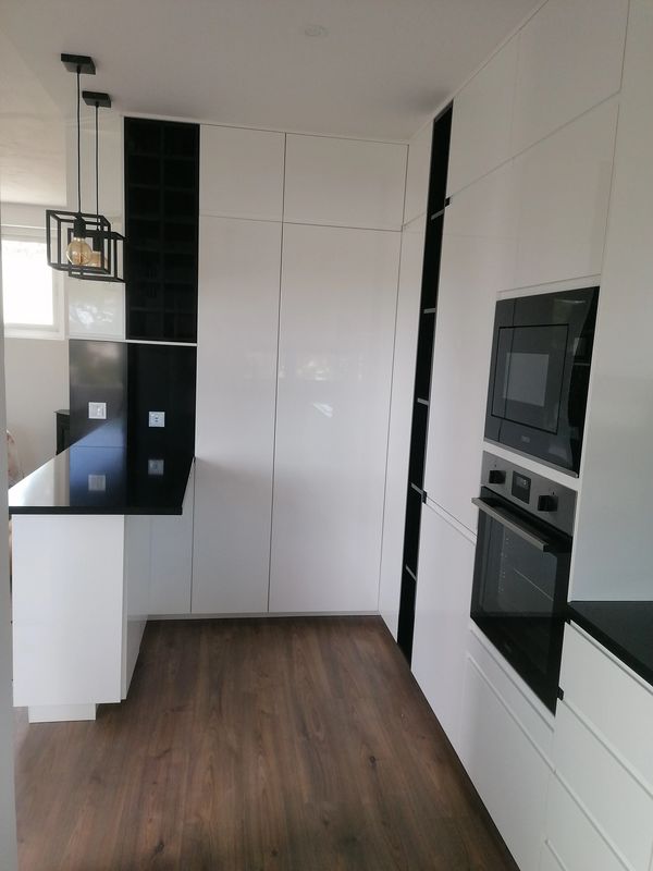 Laminate floor installation