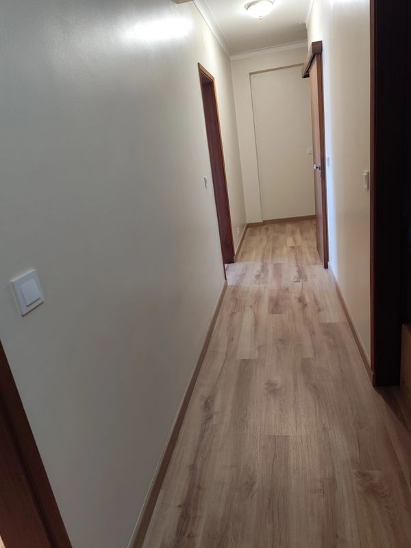 Laminate floor installation