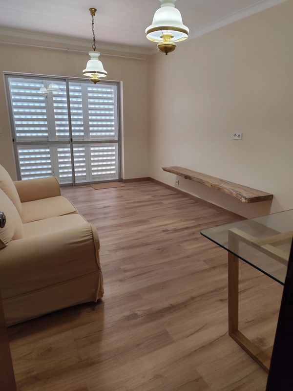 Laminate floor installation