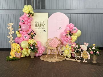 Winnie the Pooh Baby Shower Balloon Backdrop