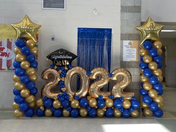 Blue and gold balloon display celebrating the 2022 graduation.