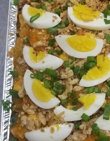 Half Tray Palabok $50